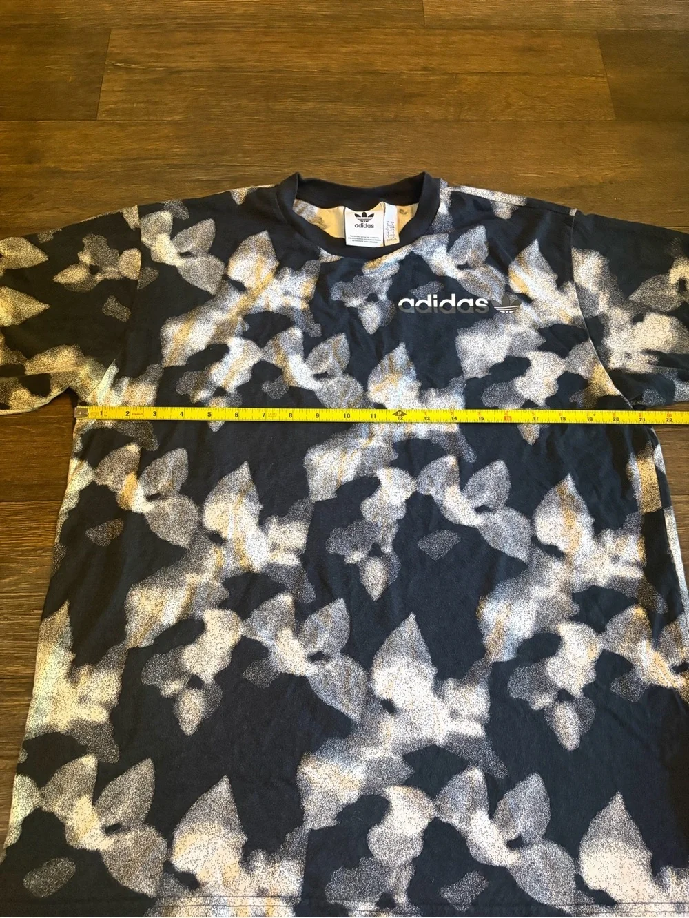 Adidas Originals Men's Winter Leaves Allover Print Activewear Causal Tee Large